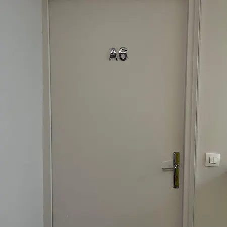 Chez Mia * باريس